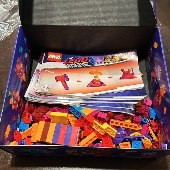 Lego 70825 - Queen Whatevra’s Build Whatever Box - Picture 2 of 3